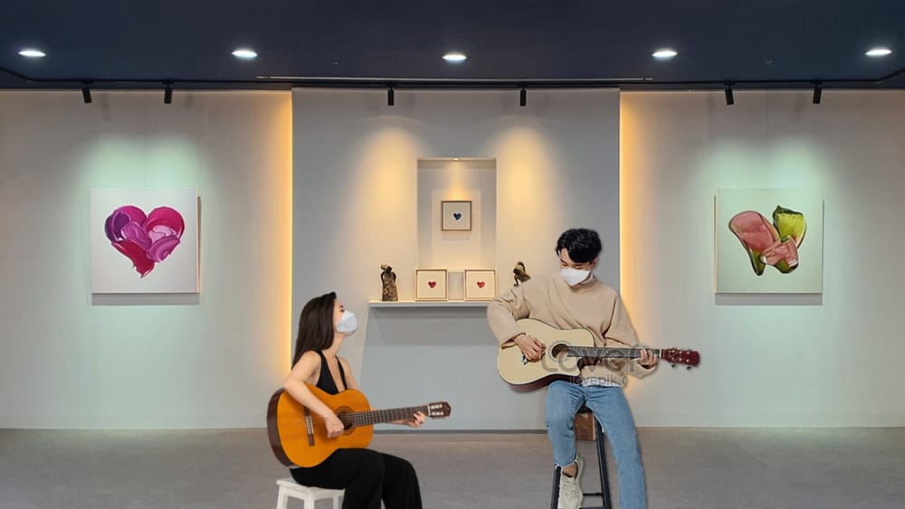하트 회화 전시장에서의 기타 연주